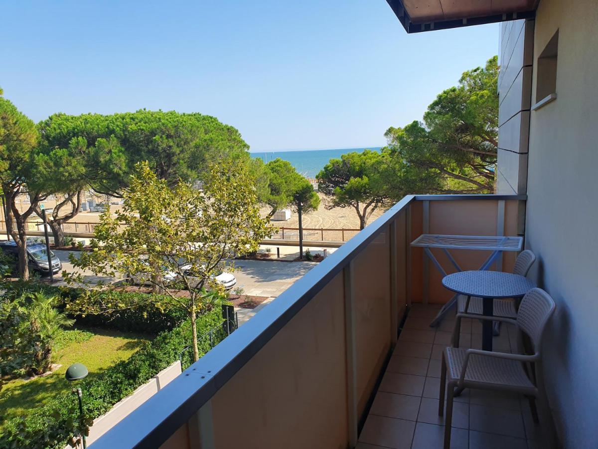 Hotel Europa Lignano Sabbiadoro Kültér fotó