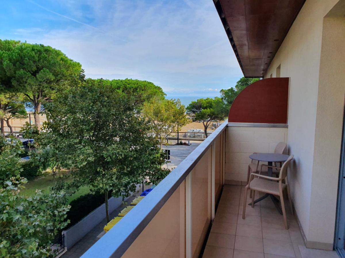 Hotel Europa Lignano Sabbiadoro Kültér fotó