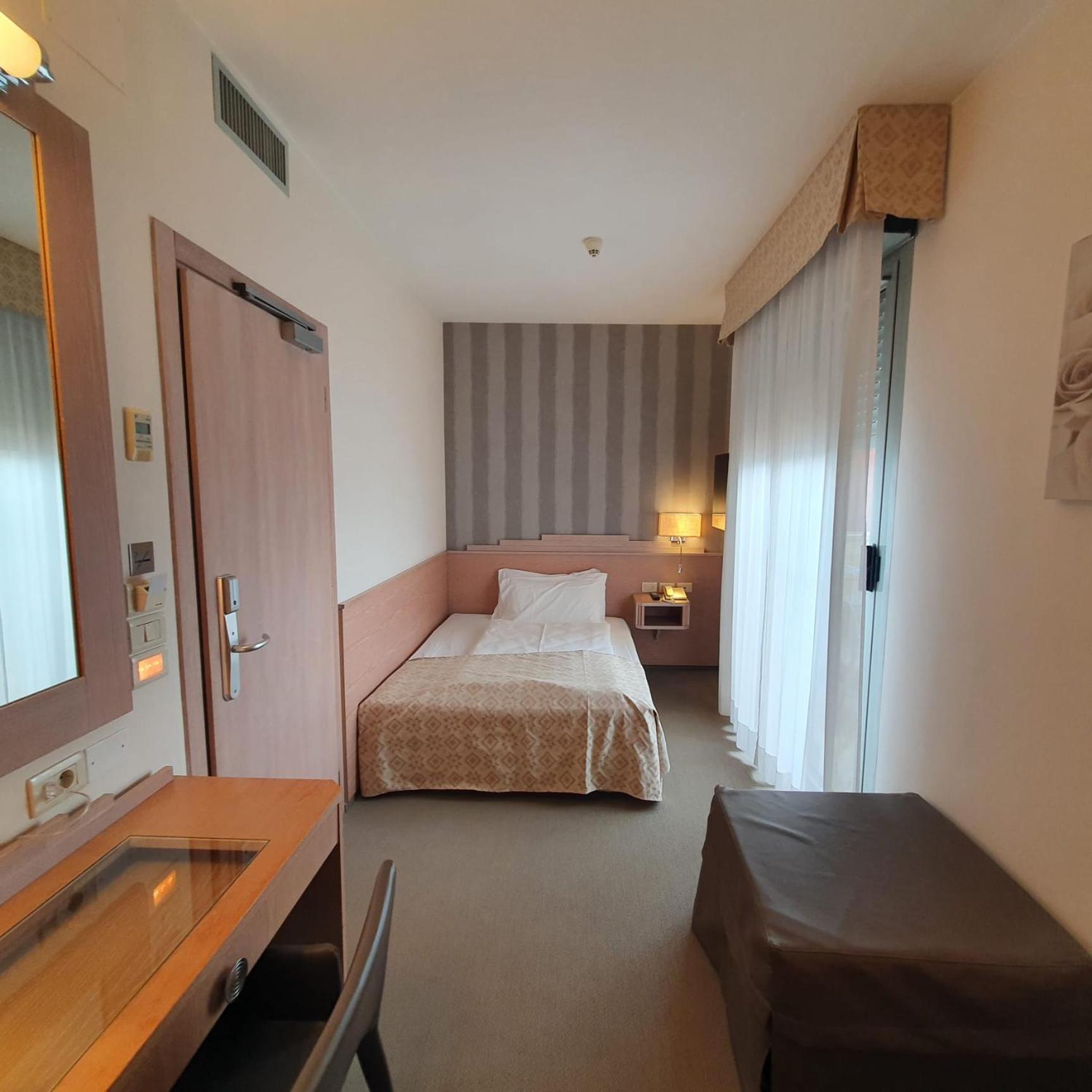 Hotel Europa Lignano Sabbiadoro Kültér fotó
