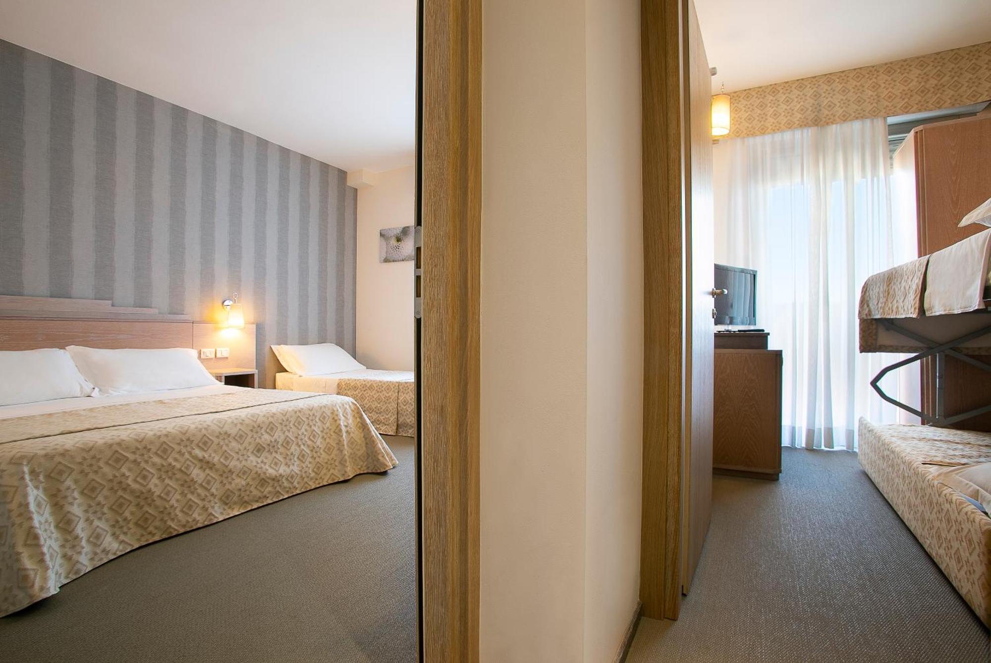 Hotel Europa Lignano Sabbiadoro Kültér fotó