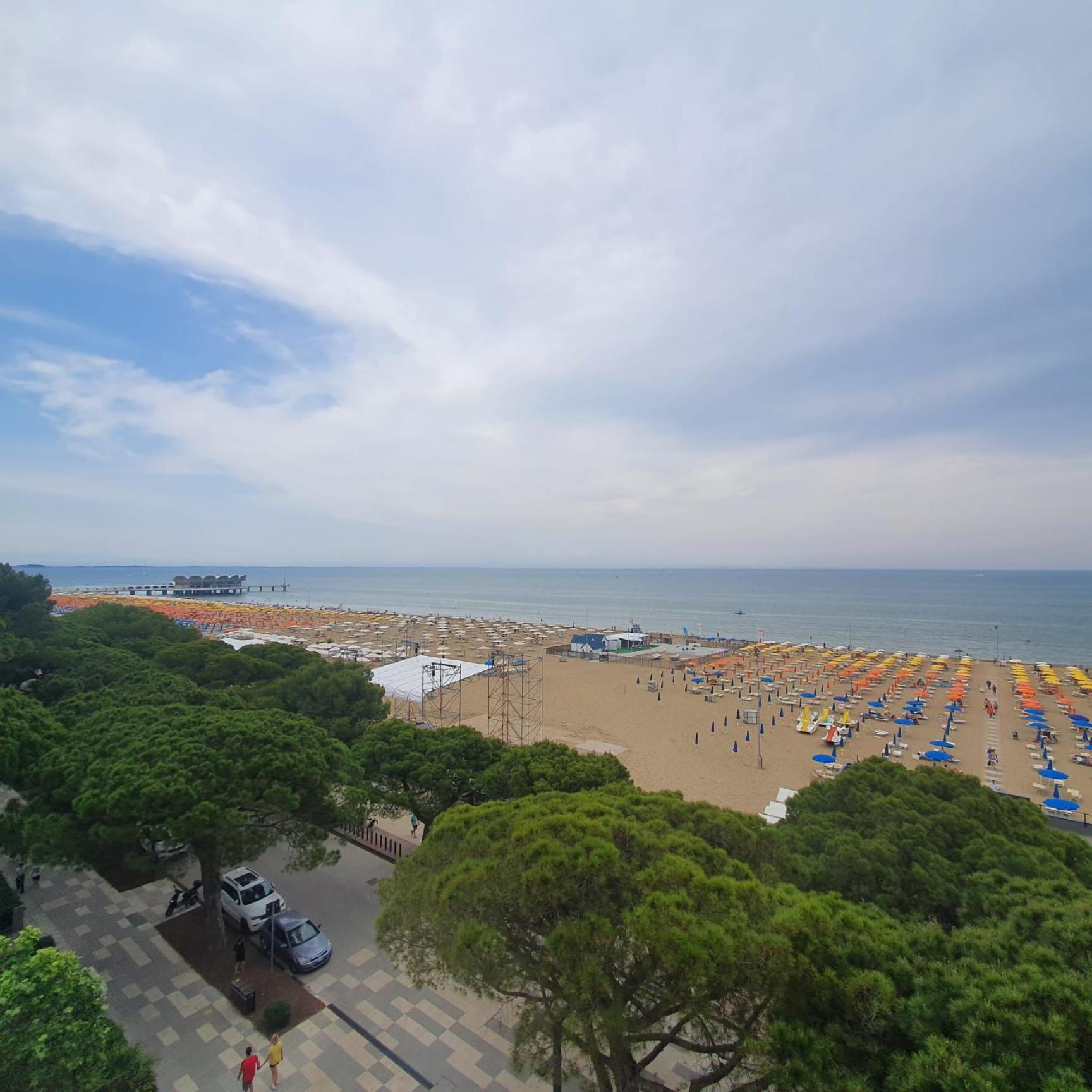 Hotel Europa Lignano Sabbiadoro Kültér fotó