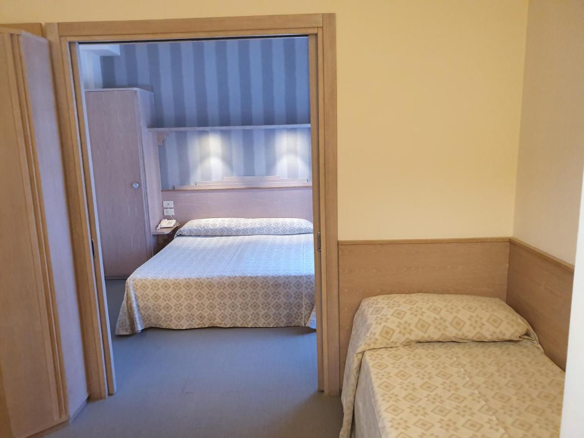 Hotel Europa Lignano Sabbiadoro Kültér fotó
